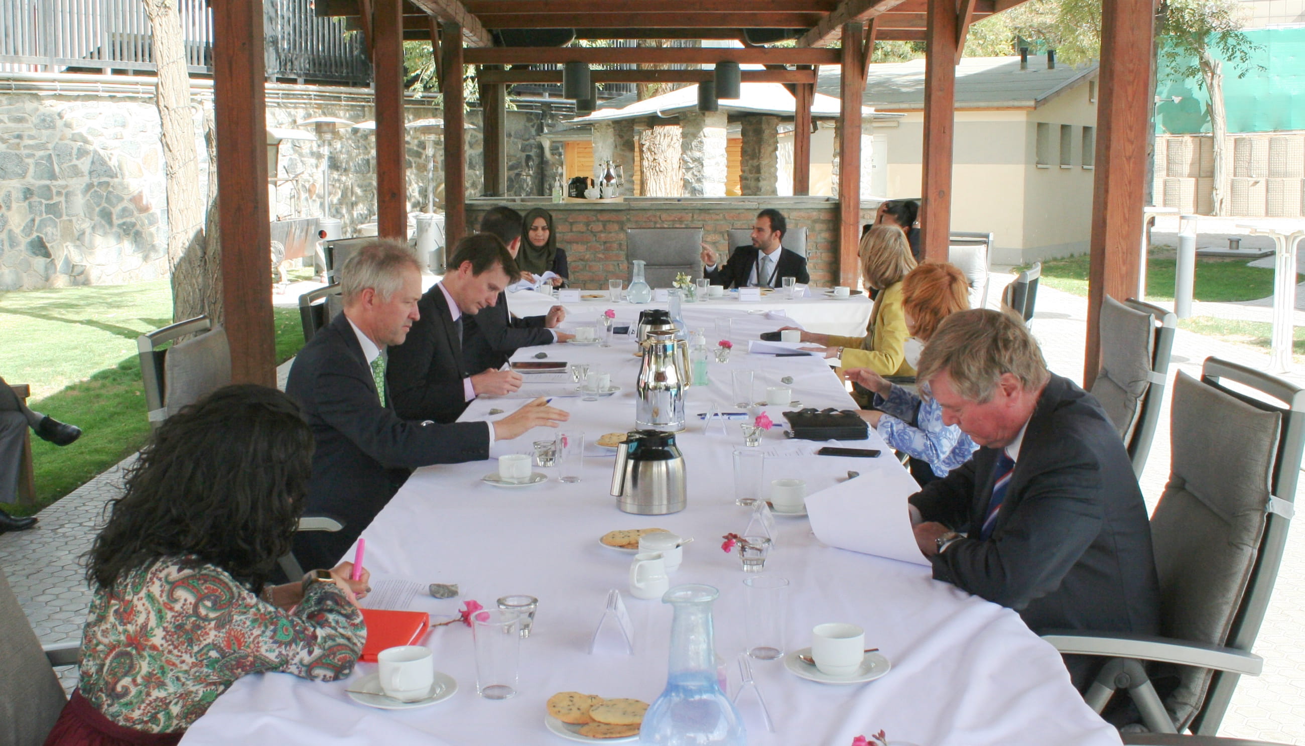Diplomatic round-table meeting